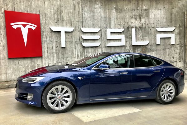 Guide pour choisir l'assurance Tesla conforme à votre budget